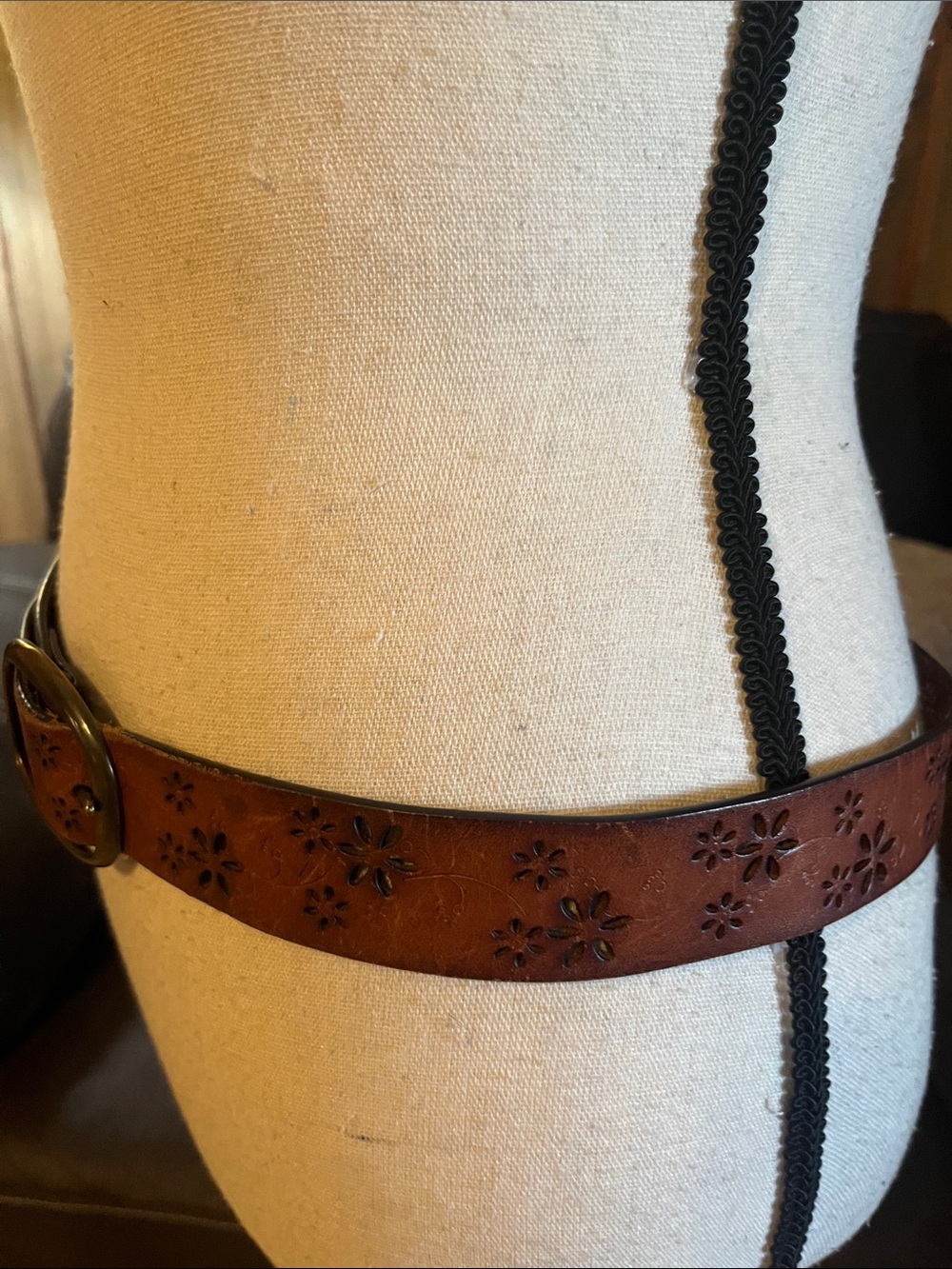 FatFace Floral Cut out Brown Leather Belt Brass Buckle Boho Festival Cottagecore - Picture 3 of 9
